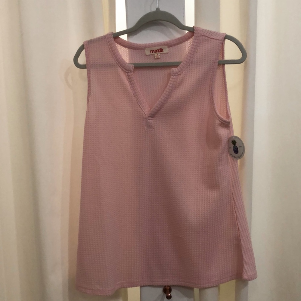women’s pink v neck sleeveless tee